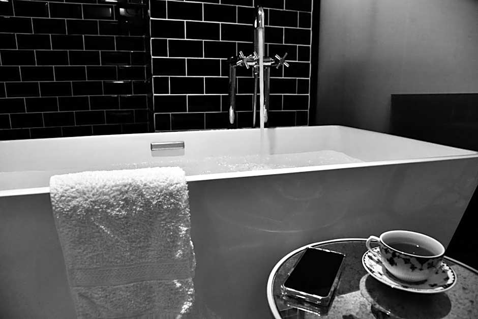 Noir Home