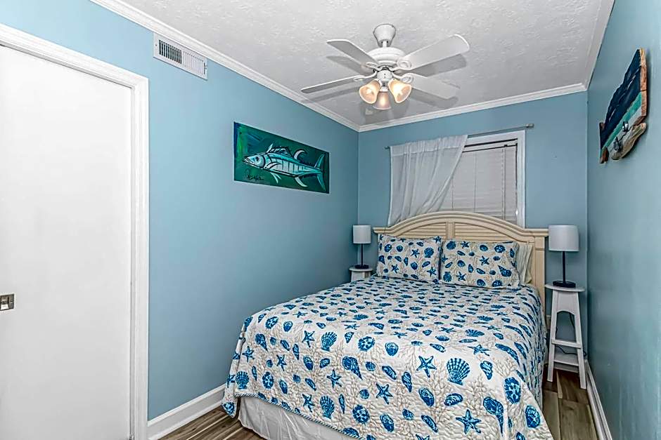 Exceptional Ocean-Pier-Pool Front 1 BR Condo
