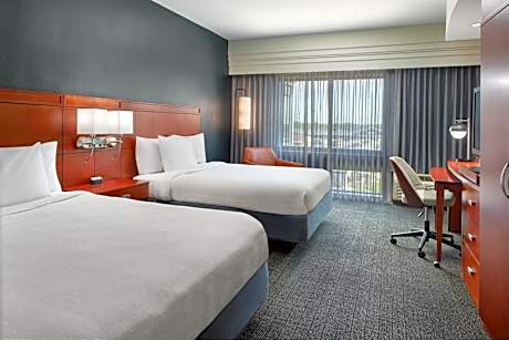 Queen Room with Two Queen Beds - Hearing Accessible
