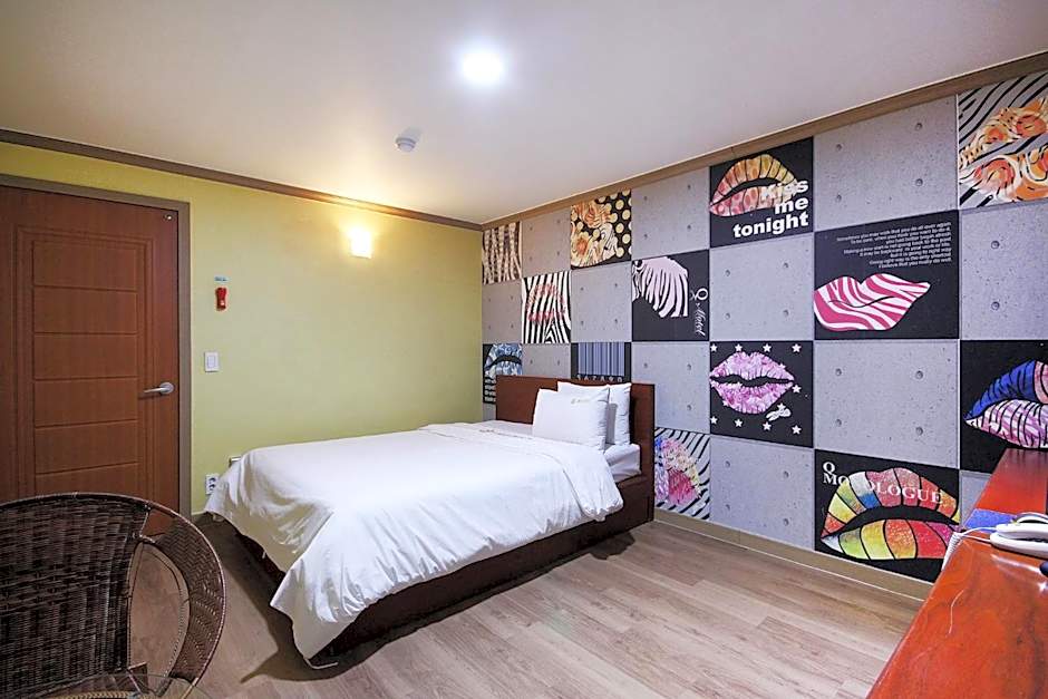 Happy Q Motel