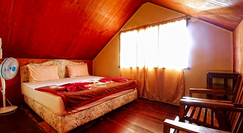 Tuk Tuk Timbul Bungalows
