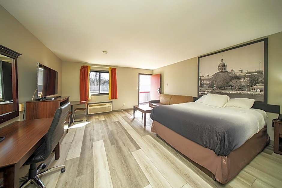 Super 8 by Wyndham Kingston