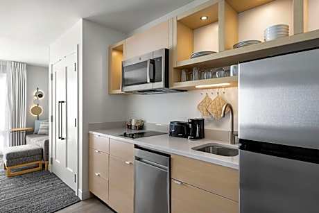 Studio with Two Queen Beds - Hearing Accessible