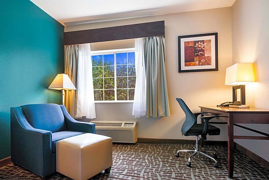 SureStay Plus by Best Western Topeka Northwest