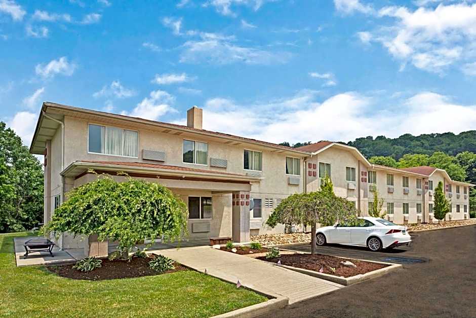 Super 8 by Wyndham Canonsburg/Pittsburgh Area