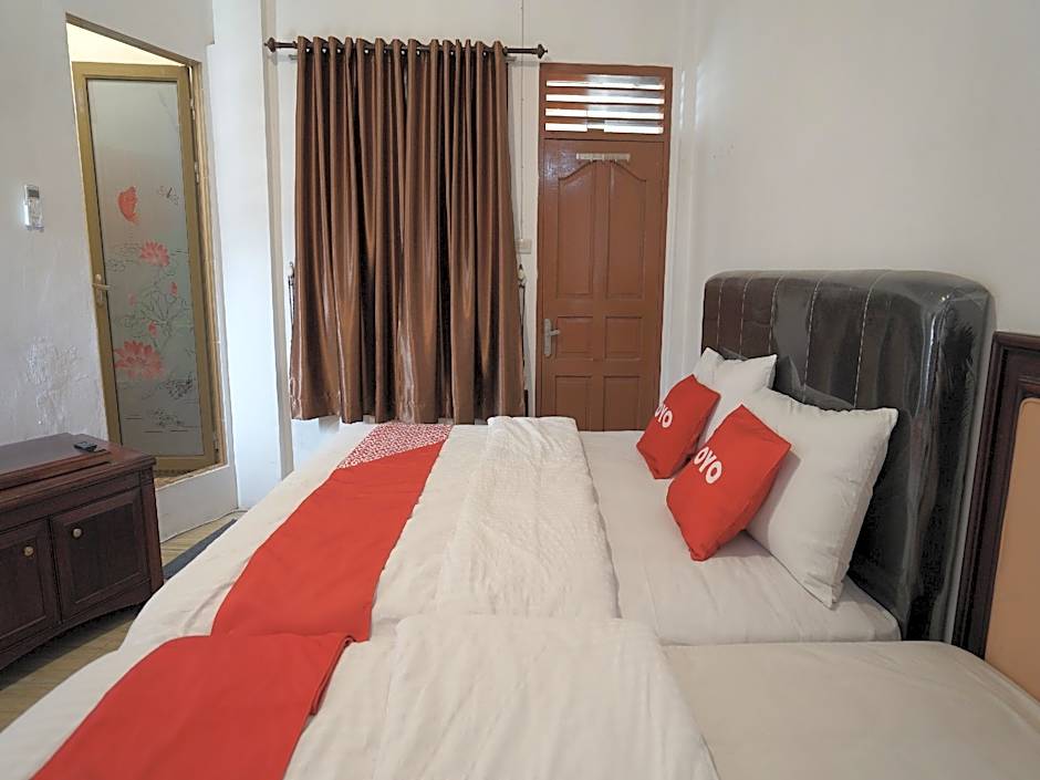 OYO 90645 Karisma Residence