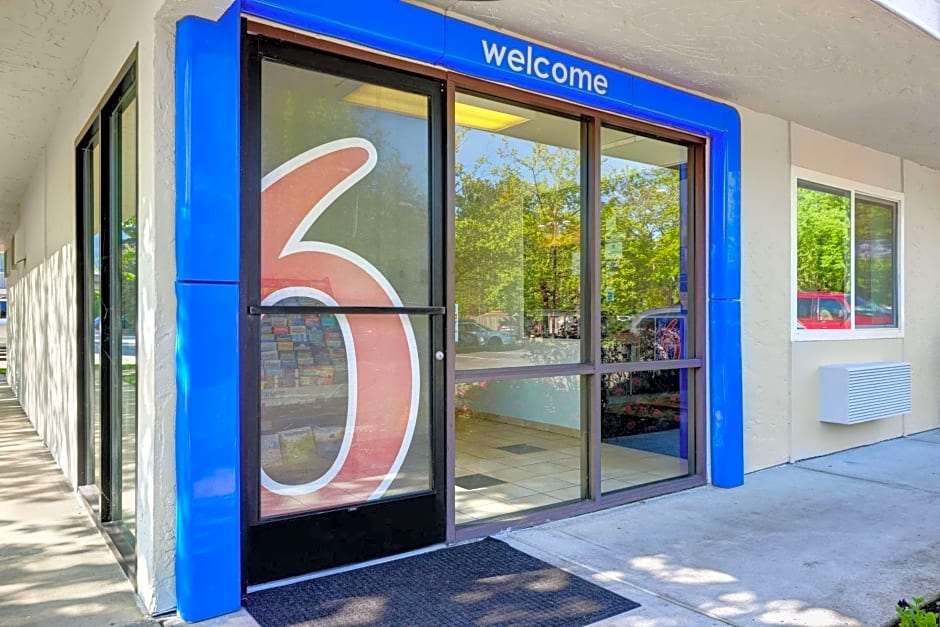 Motel 6-Issaquah, WA - Seattle - East