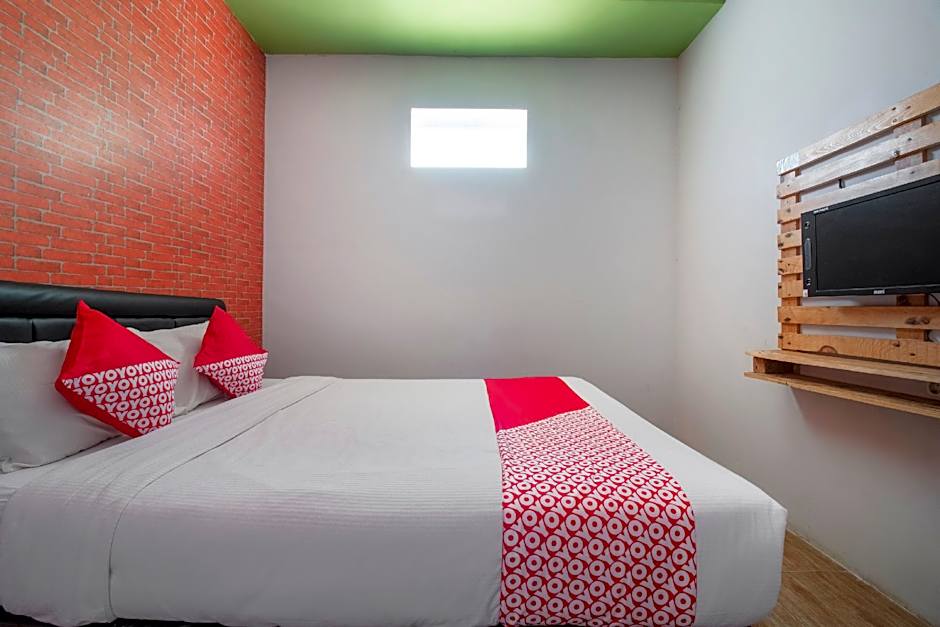 OYO 3283 Bwalk Hotel