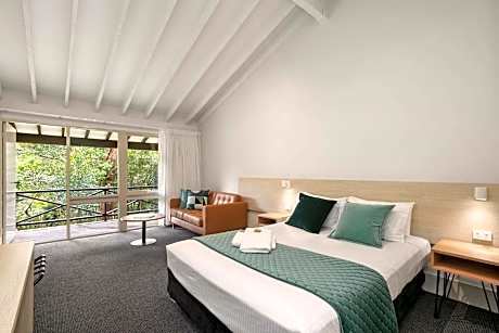 Balcony Room - Queen Bed