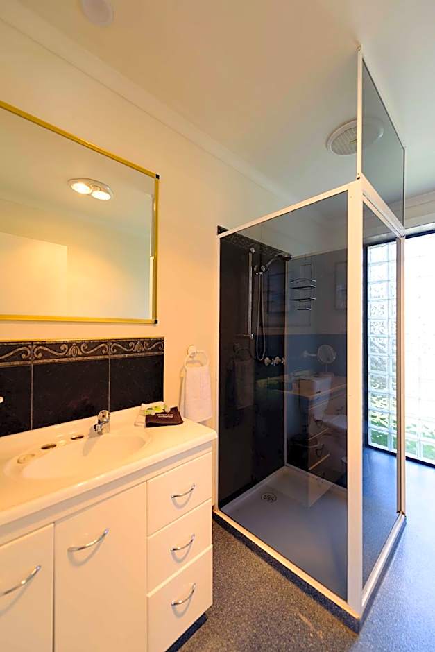 Georges Bay Apartments