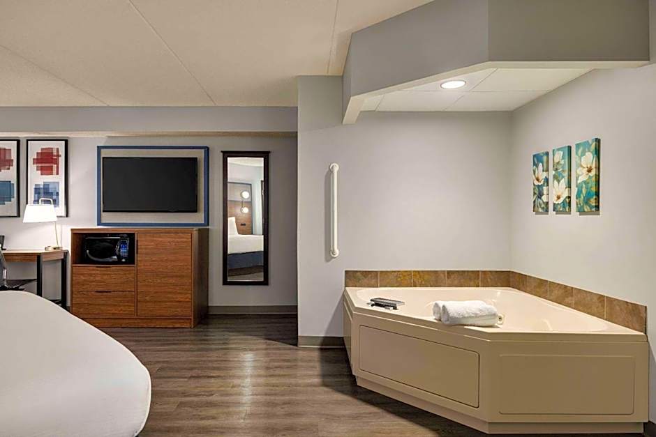 AmericInn by Wyndham Lincoln South