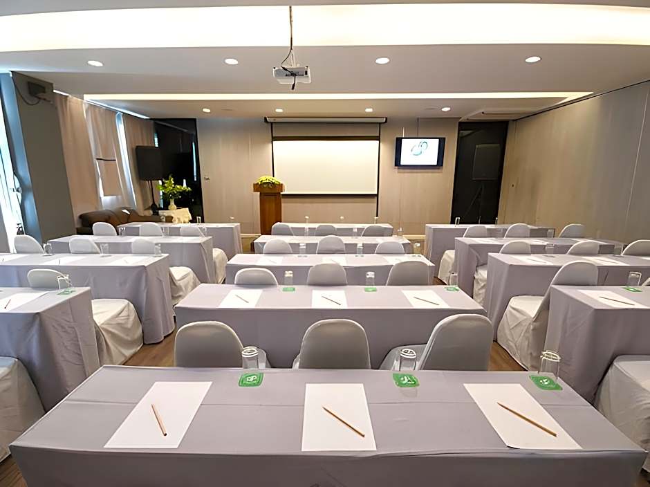 CRYSTAL JADE  RAYONG HOTEL