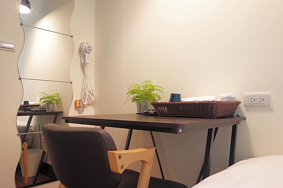 Douzi Hotel Taoyuan Airport Metro THSR A17