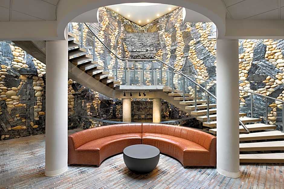 Four Points By Sheraton Edmonton South