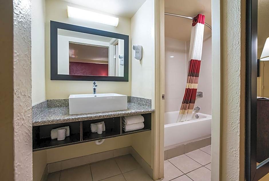 Red Roof Inn North Dallas - Park Central