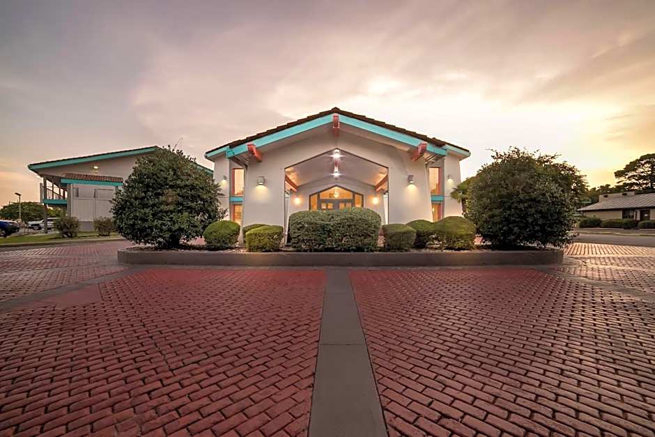 Howard Johnson by Wyndham Columbus Fort Benning