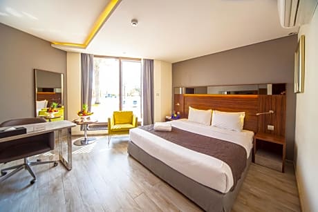 Deluxe Studio with Pool View