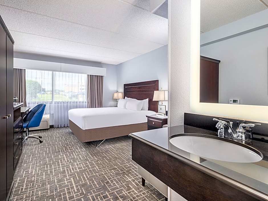 Crowne Plaza Milwaukee South By IHG