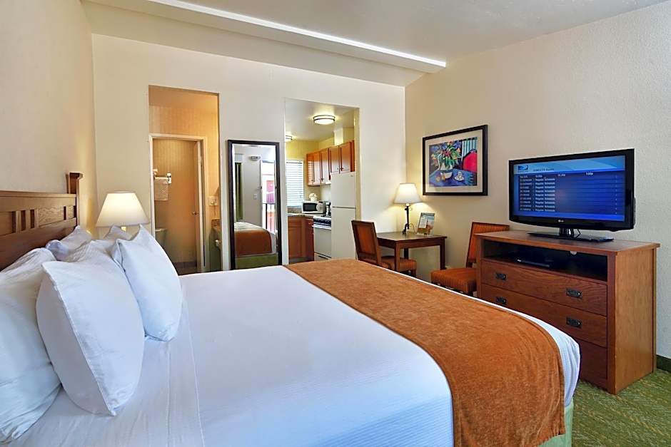 Lamplighter Inn & Suites at SDSU