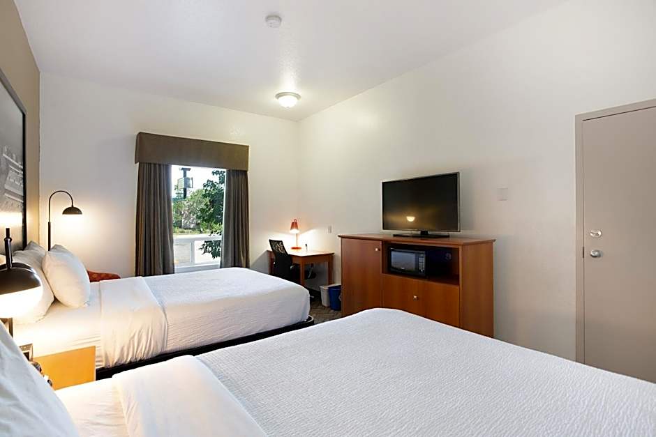 Super 8 by Wyndham Calgary Shawnessy Area