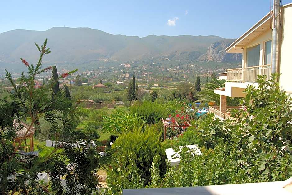 Koukounaria Hotel & Suites