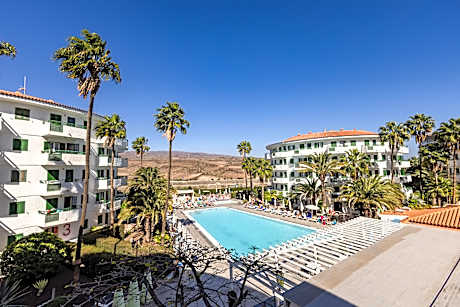 CLASSIC DOUBLE ROOM WITH BALCONY POOL VIEW 1 ADULT