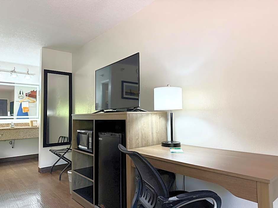 Quality Inn & Suites Greenville I-65