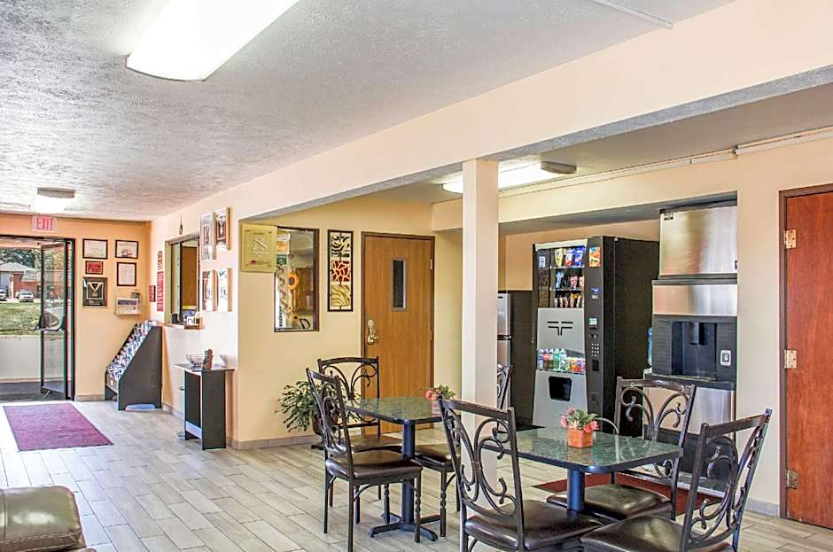 Econo Lodge Lansing - Leavenworth