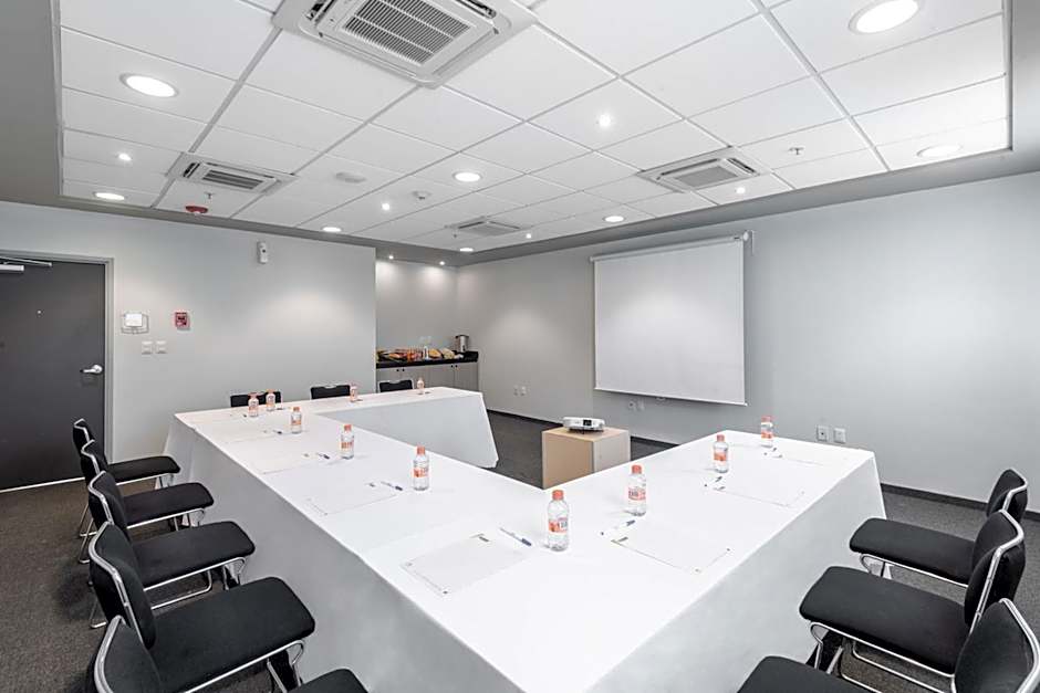 City Express Junior by Marriott Toluca Zona Industrial