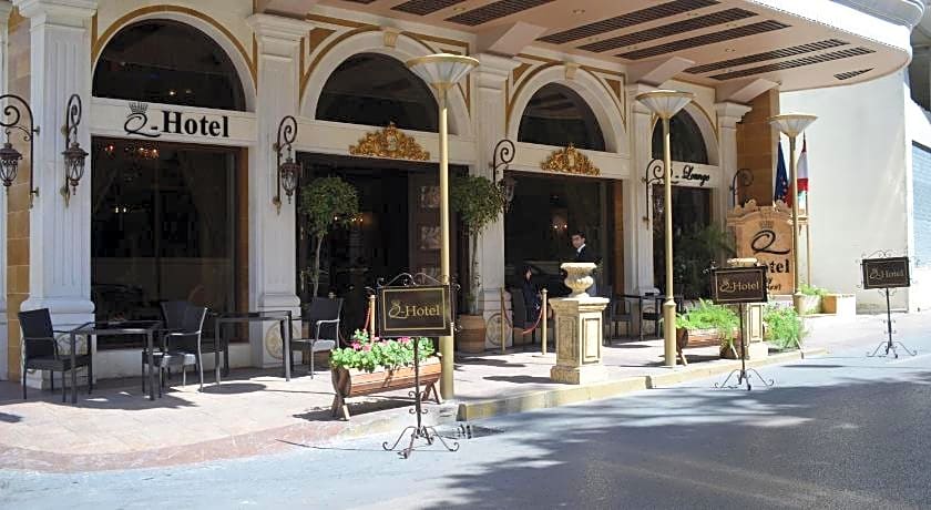 Q Hotel