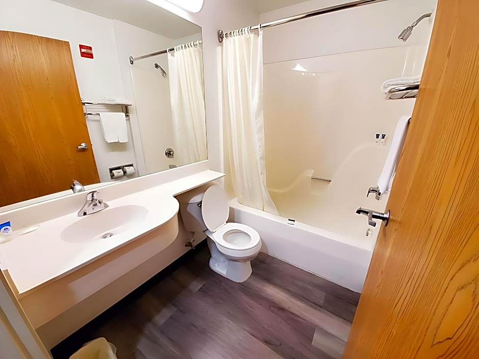 Americas Best Value Inn & Suites Racine