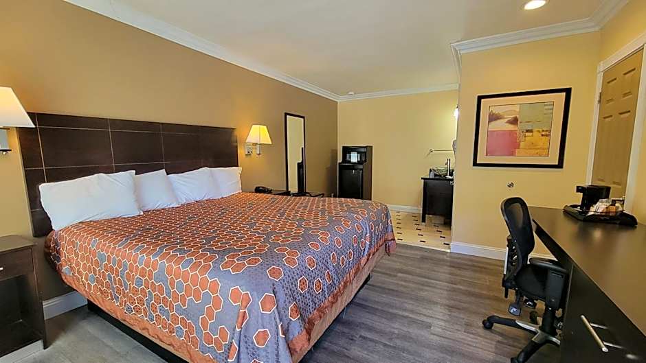Marinwood Inn & Suites