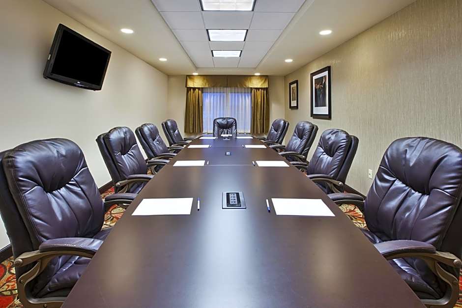 Holiday Inn Express and Suites Wheeling By IHG