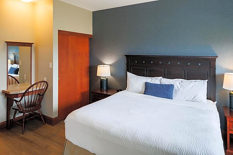 Photo 1 of 4 of 1 King Bed Suite