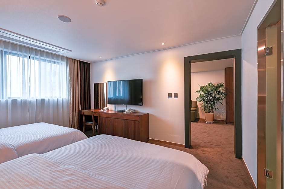 Sea & Moon Tourist Hotel