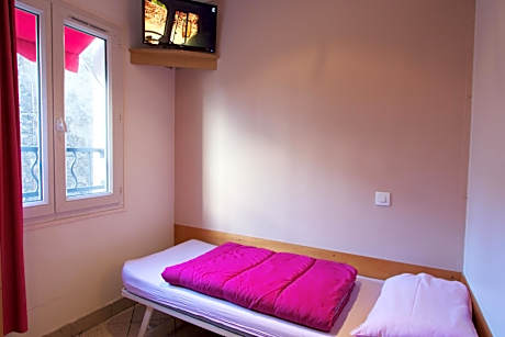 Single Room with Shared Bathroom