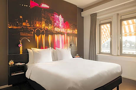 Superior Room 1 King Bed