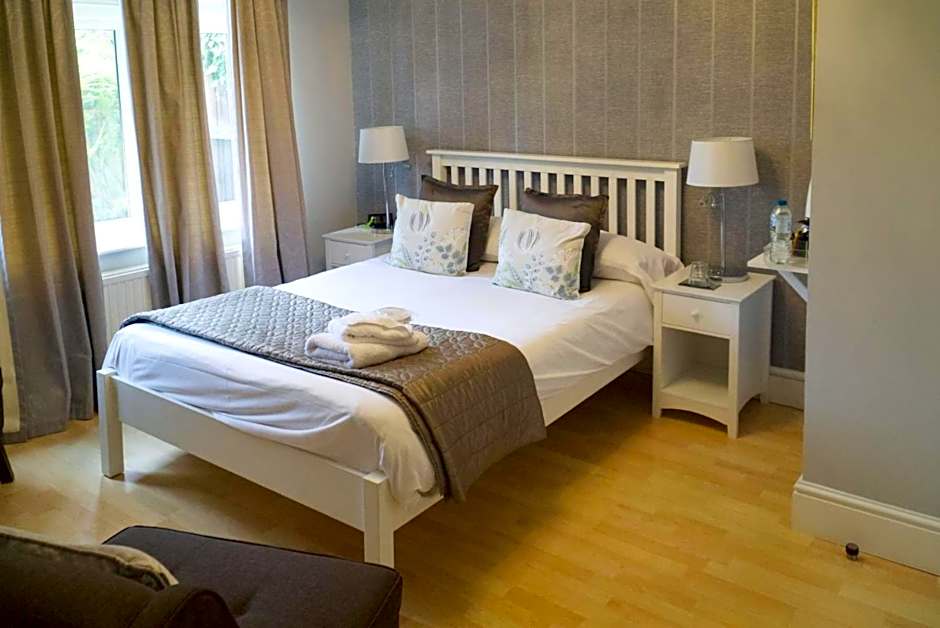 The Cambridge Guest House by Tas