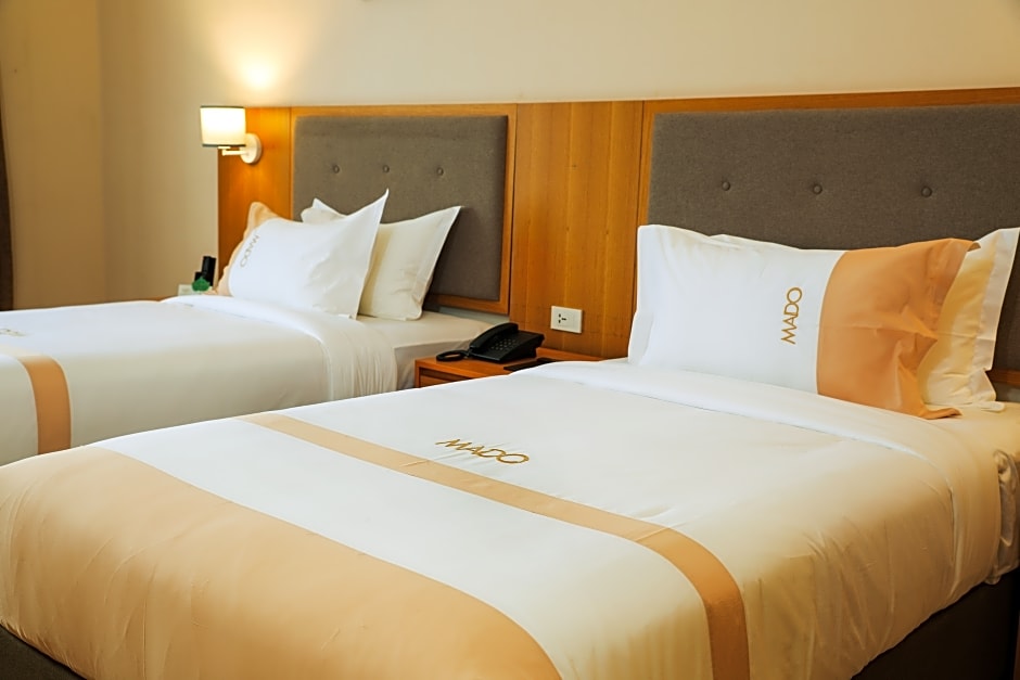 Photo 1 of 1 of 2 Beds and 1 King Bed