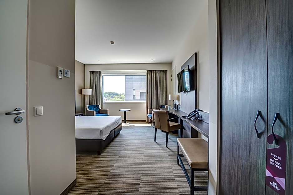 Mezzo Hotel & Business