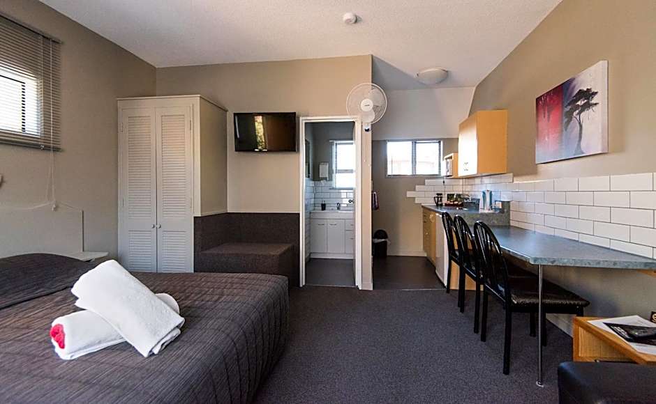 Manuka Crescent Motel