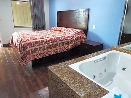 King Bed Non-Smoking with Jetted Tub