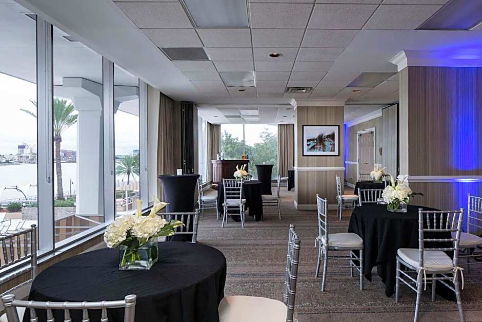 DoubleTree by Hilton Jacksonville Riverfront