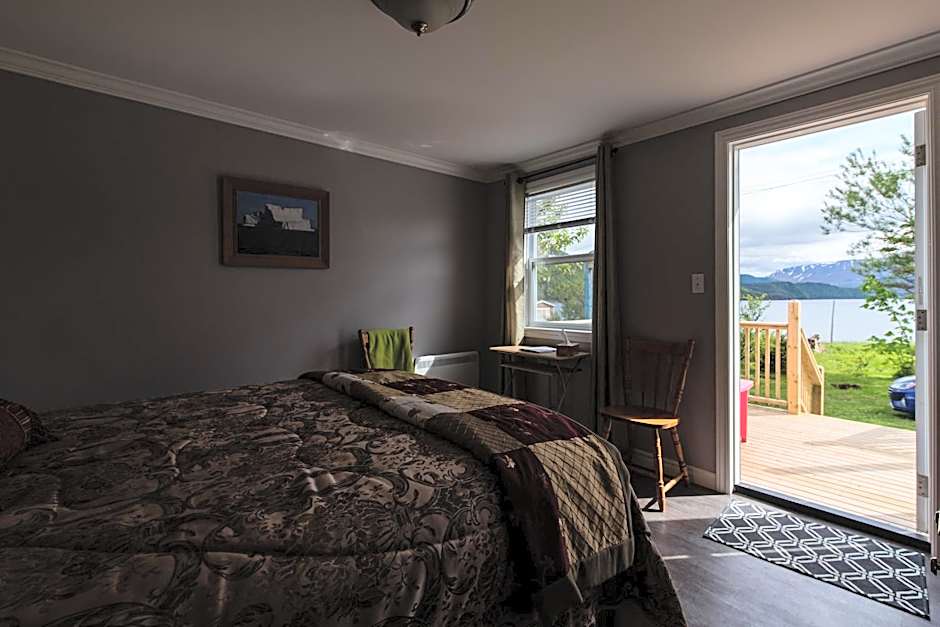 Photo 1 of 10 of Deluxe 1 Queen Bed