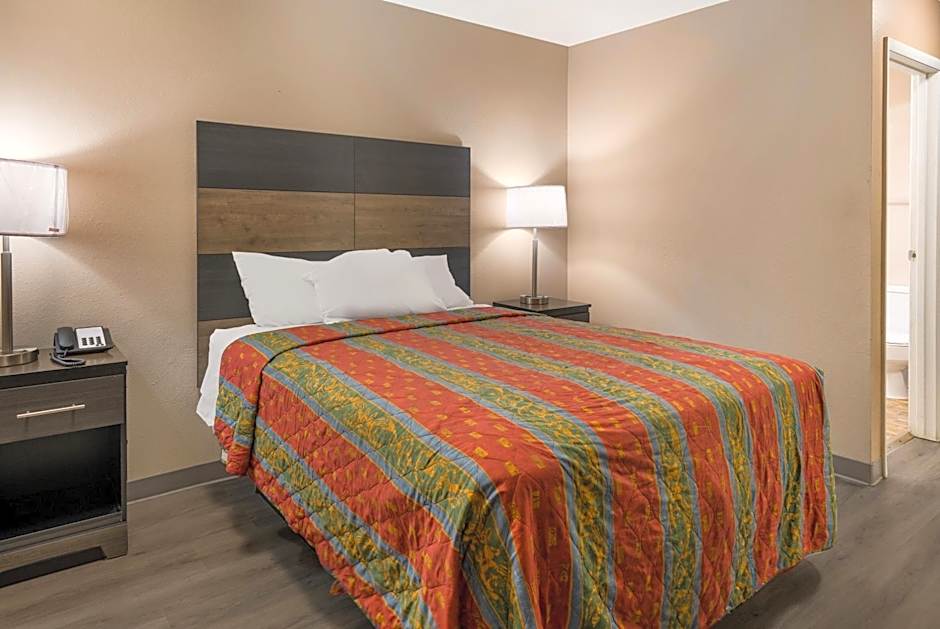 Knights Inn Grand Rapids East