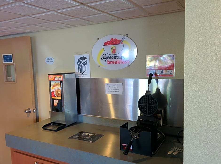 Super 8 by Wyndham Myrtle Beach/Market Common Area