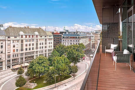 Contemporary Twin Suite, 1 Bedroom Suite, 2 Twin, Street view, Balcony