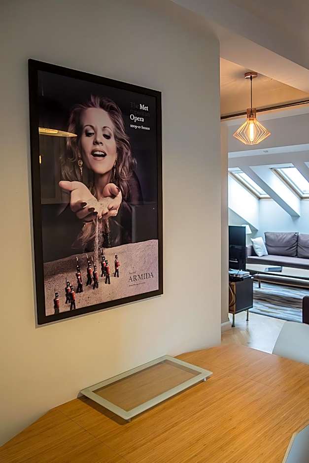 Crystal Suites Old Town