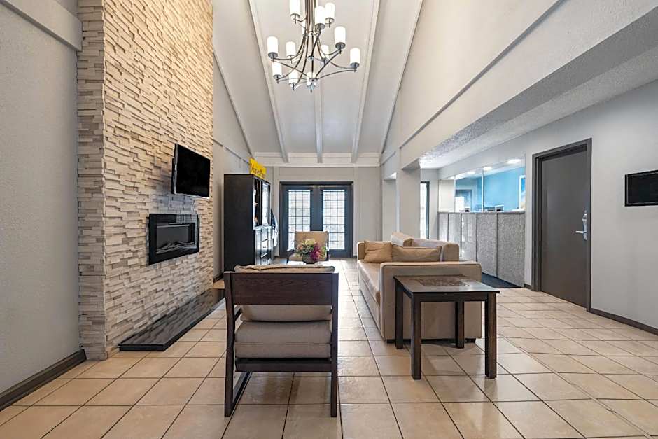 Days Inn by Wyndham College Park Airport Best Road