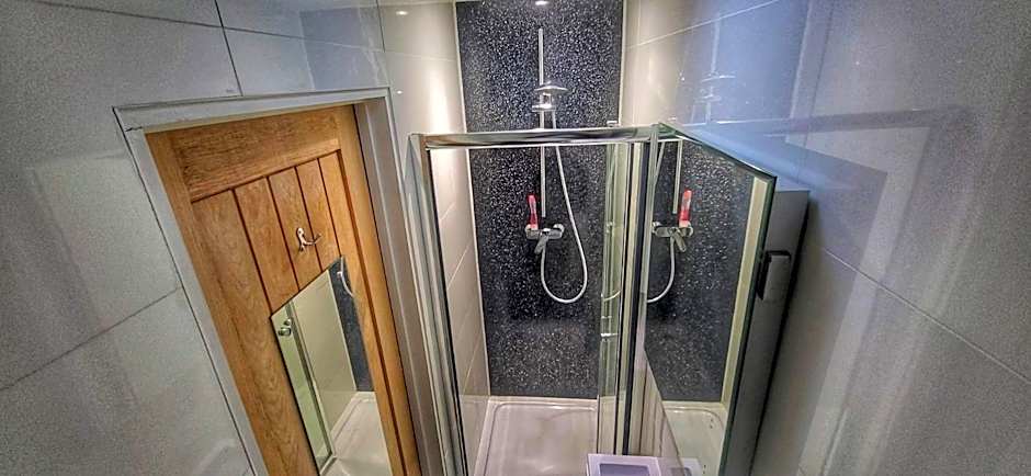 Deepcut Lodge Bed & Breakfast Self Service